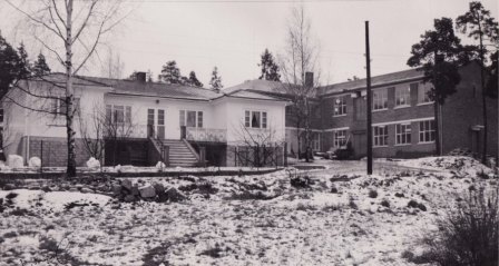 Granat opplevde en fantastisk vekst utover p 50-tallet, og gjennom flere store utbygginger framsto direktrboligen (t.v.) og fabrikklokalene slik etter den siste utvidelsen i 1954-55.