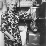 Inga ved kaffekverna
