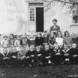 Småskoleklasser på Sikkeland omkring 1924
