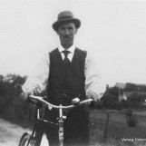Henry Gabestad med sykkelen
