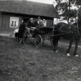 Med hest og trille